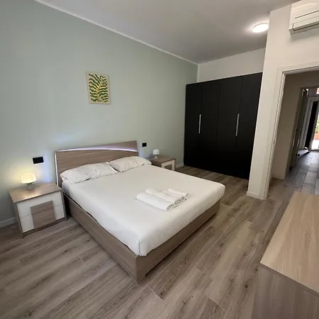 Casa Naviglio Charm كورسيكو